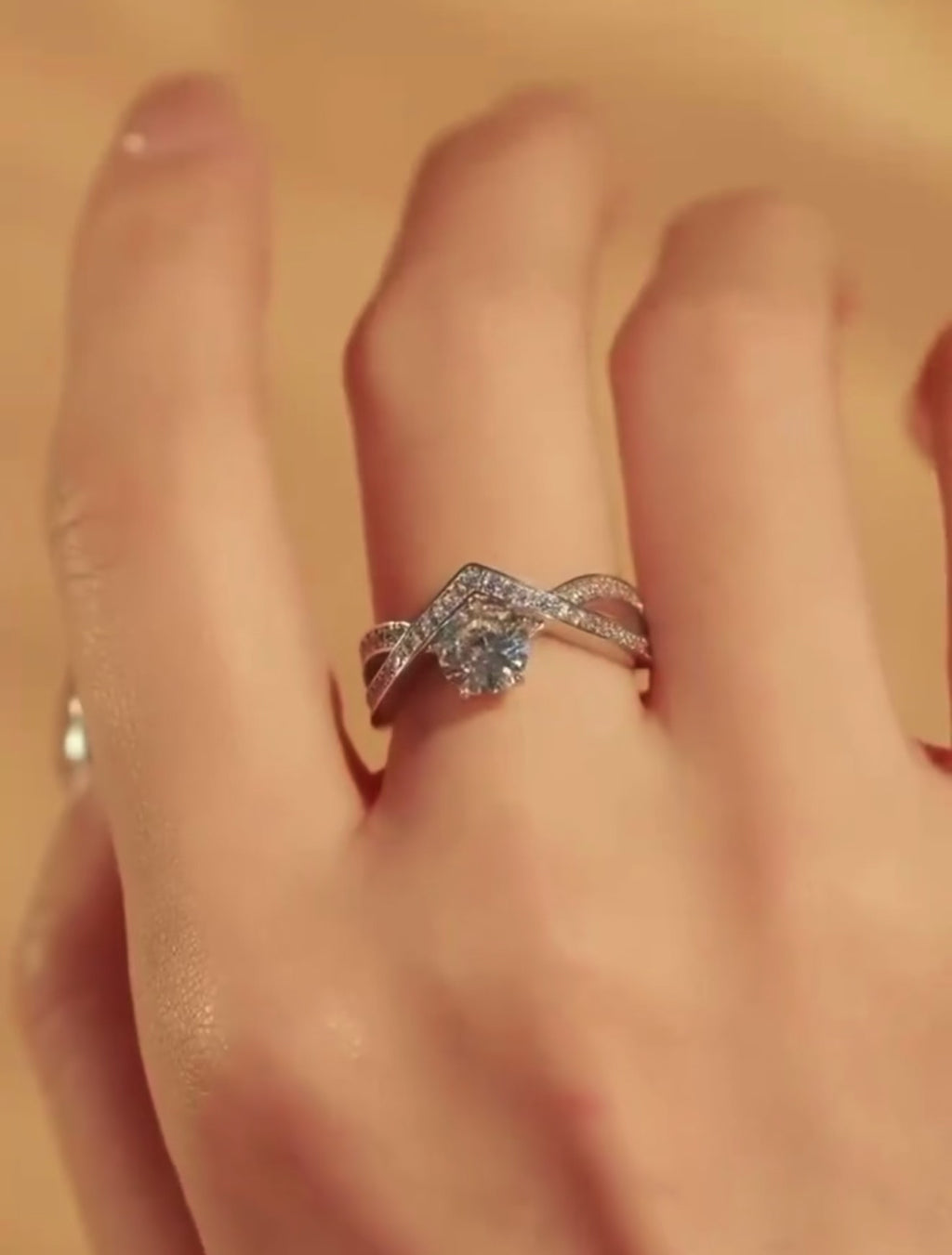 Lab-grown V-shaped diamond ring, crafted in 18K gold or 950 platinum