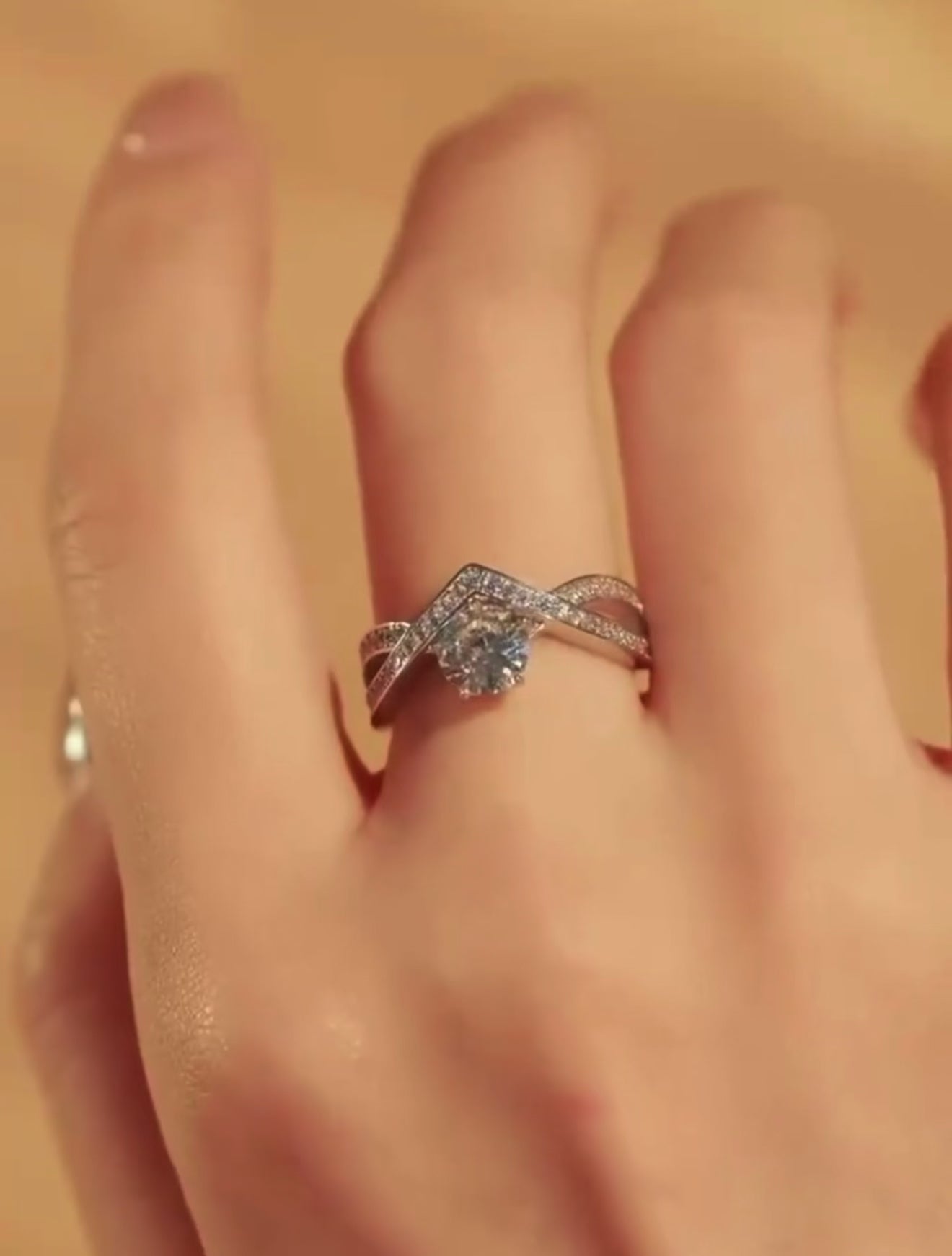 Lab-grown V-shaped diamond ring, crafted in 18K gold or 950 platinum